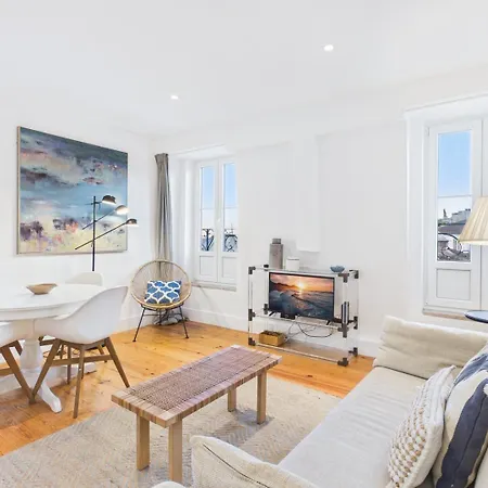 Bright 1br W/ Ac In Historic Alfama | By Airnest Lisbona