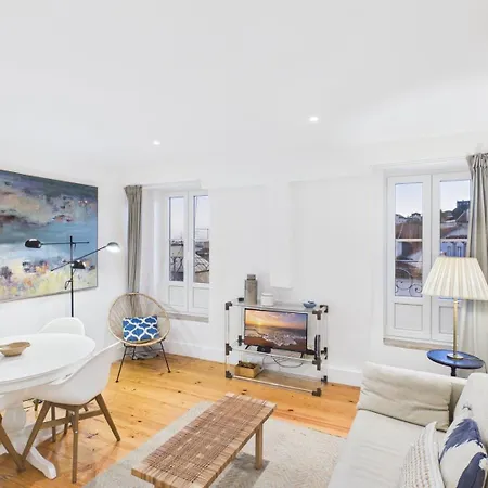 Daire Bright 1br W/ Ac In Historic Alfama | By Airnest *