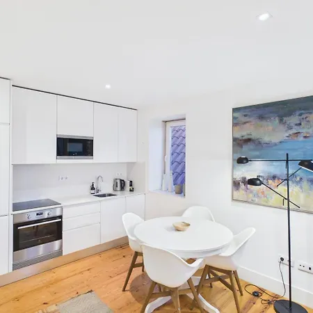 Bright 1br W/ Ac In Historic Alfama | By Airnest Daire