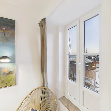 Daire Bright 1br W/ Ac In Historic Alfama | By Airnest