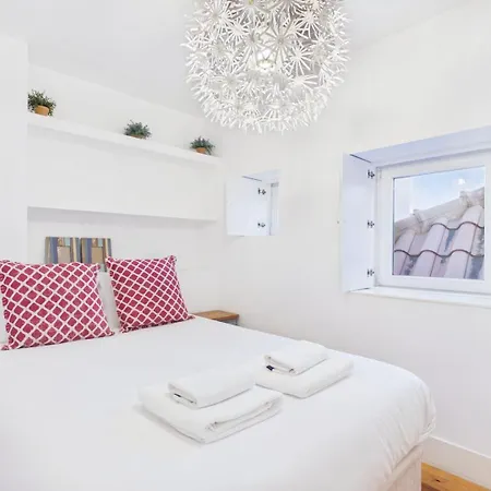 Bright 1br W/ Ac In Historic Alfama | By Airnest Daire Lisboa